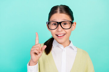 Photo of smart nerd geek little lady raise finger have idea wear green top cardigan isolated...
