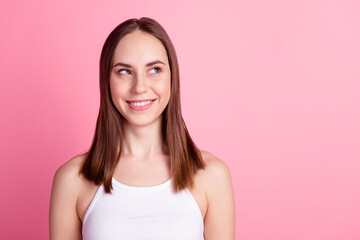 Photo of young cheerful woman wondered look empty space thougthful isolated over pink color background