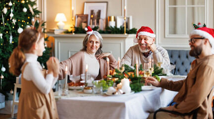 Little girl recites Christmas poem to multi-generation family during Xmas dinner