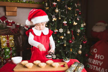 Fototapeta na wymiar young girl preparing mince pie for celebrating Christmas party