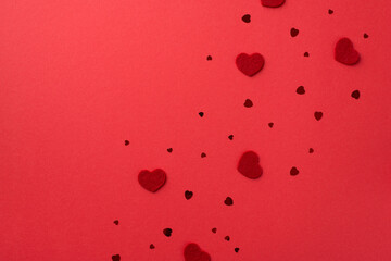 Top view photo of valentine's day decorations decorative hearts and heart shaped confetti on isolated red background with blank space