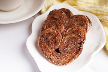 Crispy Pie, Heart or Butterfly Shape, Cocoa Flavor