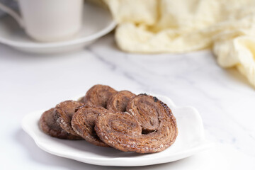 Crispy Pie, Heart or Butterfly Shape, Cocoa Flavor