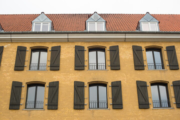Fototapeta na wymiar facade of yellow building with windows