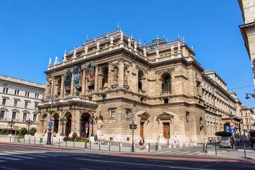 Fototapeta na wymiar Facade of the Opera in Budapest in Hungary