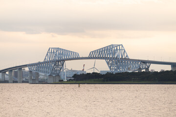 東京湾にかかる大きな橋