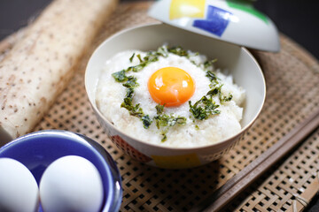 とろろと卵のご飯