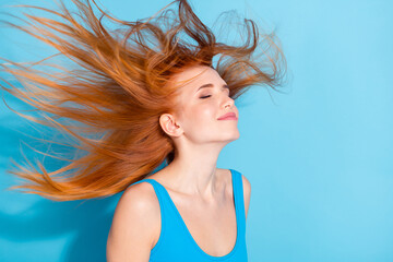 Photo portrait red haired woman happy dreamy windy weather flying hair isolated pastel blue color...