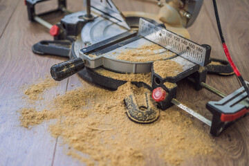 Electrical saw with circular blade for wood