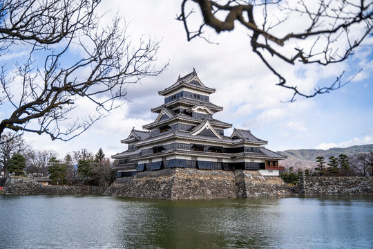 松本城 の画像 4 002 件の Stock 写真 ベクターおよびビデオ Adobe Stock
