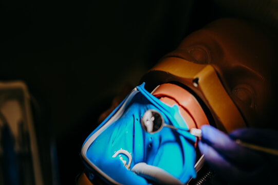 Koferdam założony na fantoma