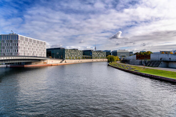 Fototapeta premium New buildings on the banks of the Spree in the center of Berlin