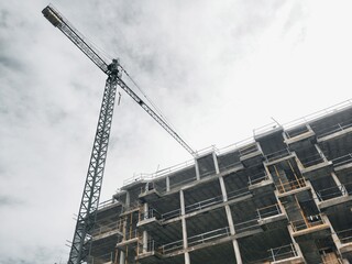 Edificio en construcción y grua 1