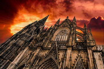 Germany, Cologne, view to Cologne Cathedral from below at sunset