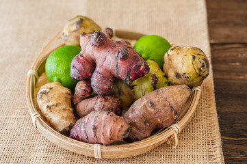 笊に盛った菊芋