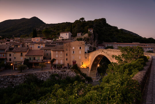 View of the historical medieval bridge of Nyons (Pont Roman) over the river Eygues and the old town buildings at sunset, D&eacute;partement Dr&ocirc;me, Rh&ocirc;ne-Alpes, France