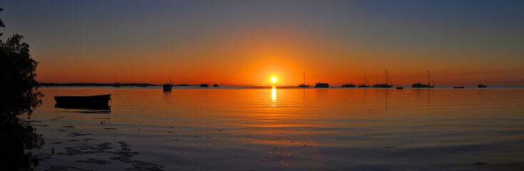 Fototapeta na wymiar Sunset Ocean
