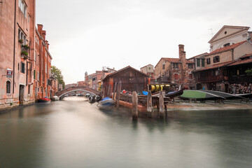 Fototapeta na wymiar Gondelwerft bei San Trovaso im Stadtteil Dorsoduro, Venedig, Veneto, Italien