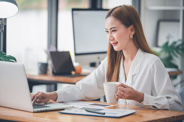 Businesswoman holding coffee cup in coffee shop