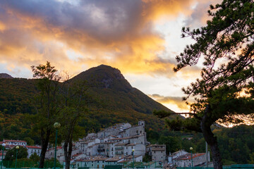 Fototapeta premium Civitella Alfedena the homeland of the wolf in Abruzzo. Autumn landscape with many colors near the lake of Villetta Barrea