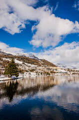 St. Moritz, Sankt Moritz, Bergdorf, Dorf, See, St. Moritzer See, Alpen, Schweizer Berge, Wintersport, Winterferien, Seeufer, mond&auml;n, Engadin, Graub&uuml;nden, Winter, Schweiz