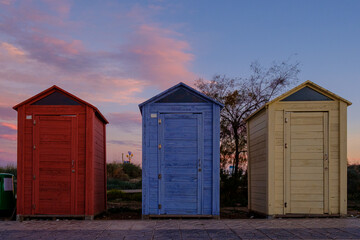 Casetas de madera en la playa 