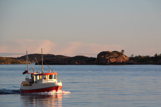 Fischerboot in Norwegen vor Sch&auml;renk&uuml;ste