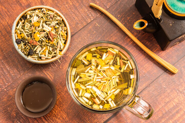 taza caliente de té verde orgánico