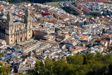 Obraz premium View of the facade of the Gothic cathedral of Jaén (Spain) from the Cross located in the Castillo de Santa Catalina, on a sunny morning in autumn
