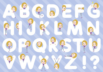 アルファベットと合わせてデザインされたスポーツウエアを着た金髪アメリカ人女性