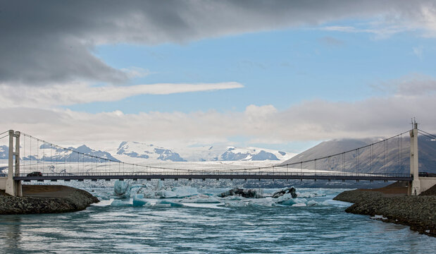 suspension bridge over the glacier lagoon J&ouml;kuls&aacute;rl&oacute;n