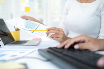 Businessmen teamwork meeting to discuss the investment.