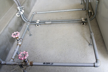 バルブのON/OFF 配管