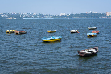 Naklejka premium Boats in the upper lake at Bhopal which is also known as 'city of lakes'.