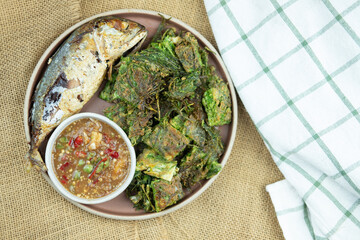 Fried mackerel with shrimp paste chilli Sauce (Nam Prik Ka Pi) served with fried Cha-OM-plated egg - obrazy, fototapety, plakaty