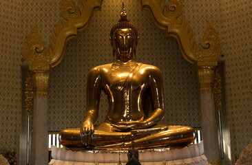 golden buddha statue