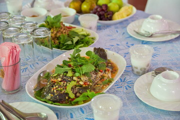 The dinner set was arranged on the ready-to-eat table. Select the focus and blur according to the lens character.