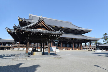 Naklejka premium 東本願寺 御影堂と手水舎 京都市下京区