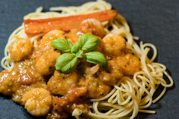 Spaghetti a la busara, Garnelen mit Pasta