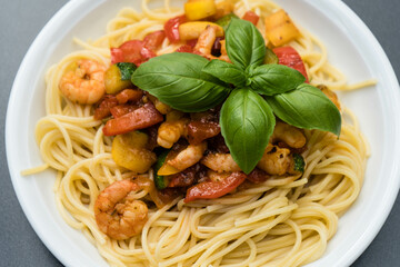 Spaghetti a la busara, Garnelen mit Pasta