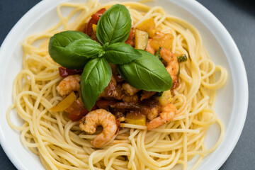 Spaghetti a la busara, Garnelen mit Pasta