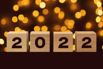 Neues Jahr 2022 Jahreswende, Holz Würfel mit 2022 vor unscharfen Hintergrund