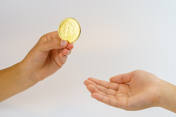 仮想通貨を渡す手 暗号通貨 コイン