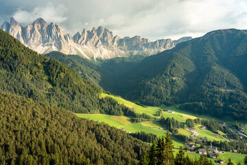 Obraz premium Val di Funes al tramonto, Dolomiti