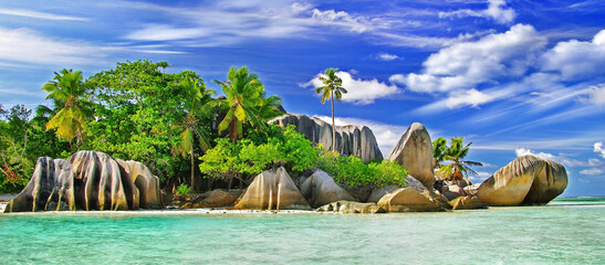 geweldige Seychellen. eiland La Digue. een van de mooiste stranden ter wereld - Anse source d& 39 argent