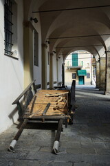 Obraz na płótnie Canvas Cart under the arcades of a road in Monterosso, Cinque Terre, Italy