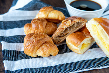 クリームパンとクロワッサン