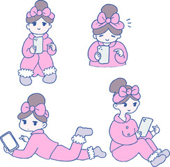 パジャマ姿でスマホをみてお家でリラックスする女の子