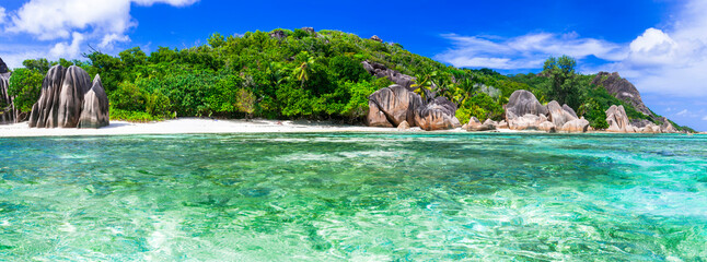 Een van de meest schilderachtige en mooiste tropische stranden ter wereld - Anse source d& 39 argent op het eiland La Digue, Seychellen