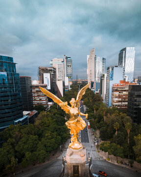&Aacute;ngel de la Independencia al amanecer 